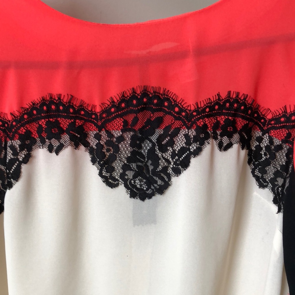 Woman’s blouse - Picture 6 of 6